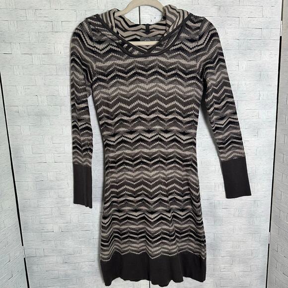 Prana sweater dress with hoodie, Chevron, print, warm & cozycore knee length - Picture 1 of 11